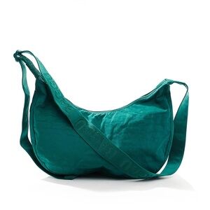 ✨BNWOT - BAGGU Medium Nylon Crescent Bag - Cypress✨